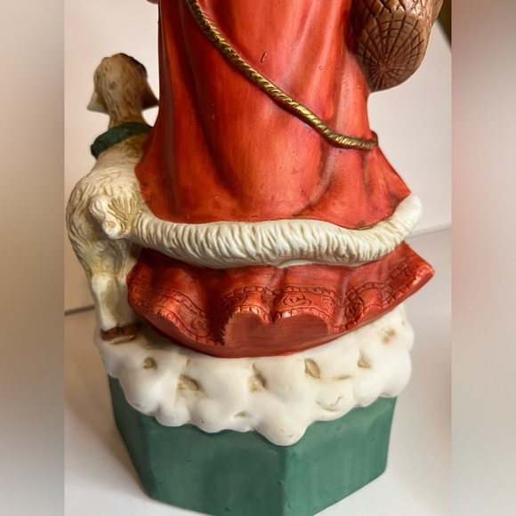 HAND PAINTED MUSICAL SANTA "FATHER CHRISTMAS" - Picture 9 of 12